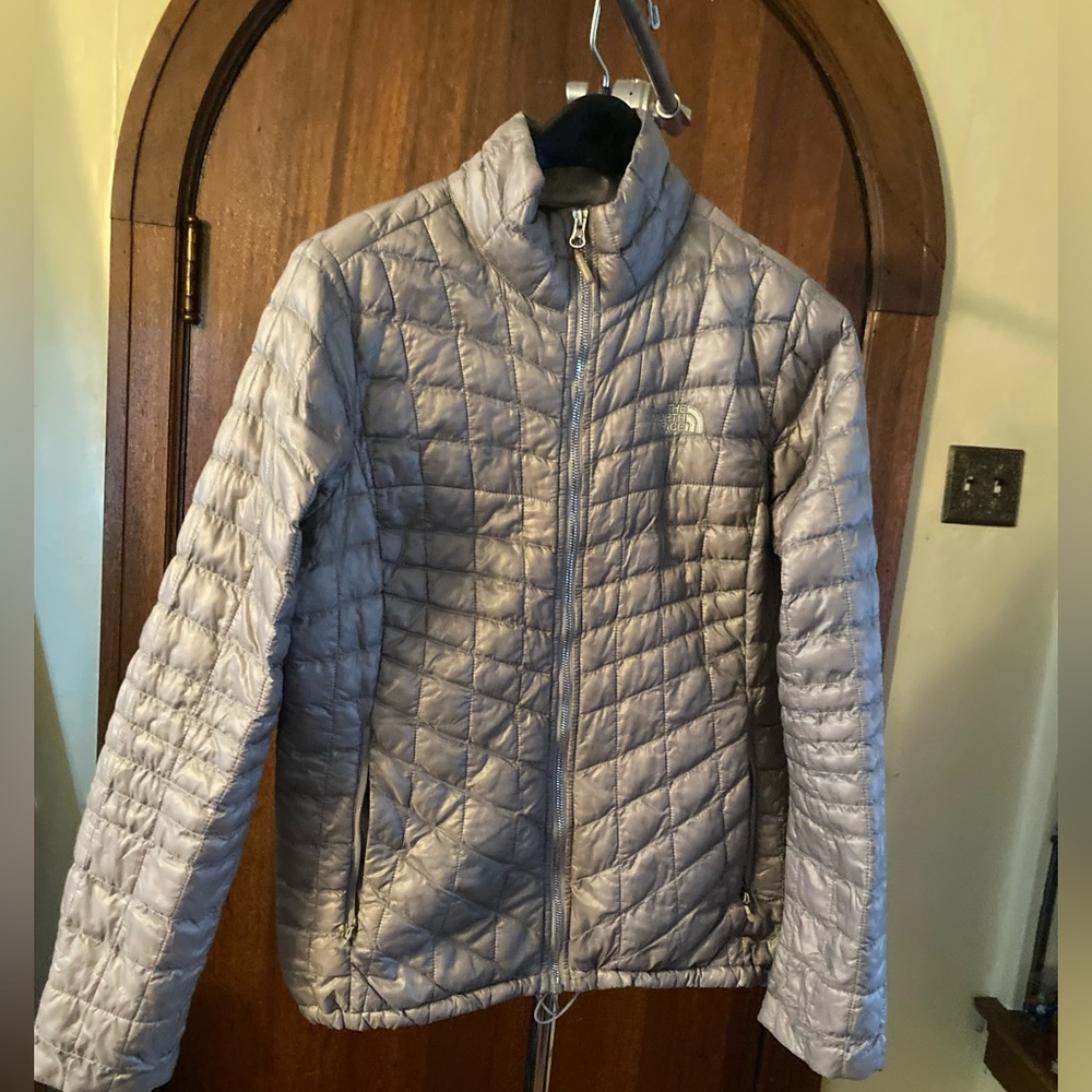 North-Face Light Weight Puffer - image 1